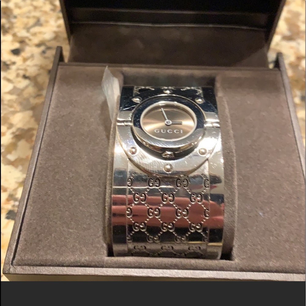 Gucci women’s twirl watch excellent condition
